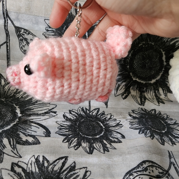 Crochet Pig Keychain - Picture 3 of 9